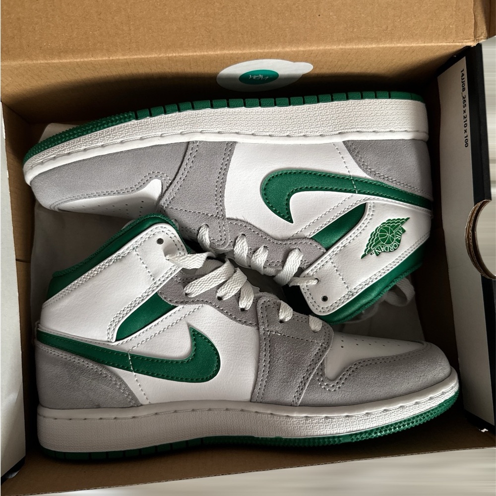 Air Jordan 1 mid (SE) Green and Gray Sneakers with box size 4.5